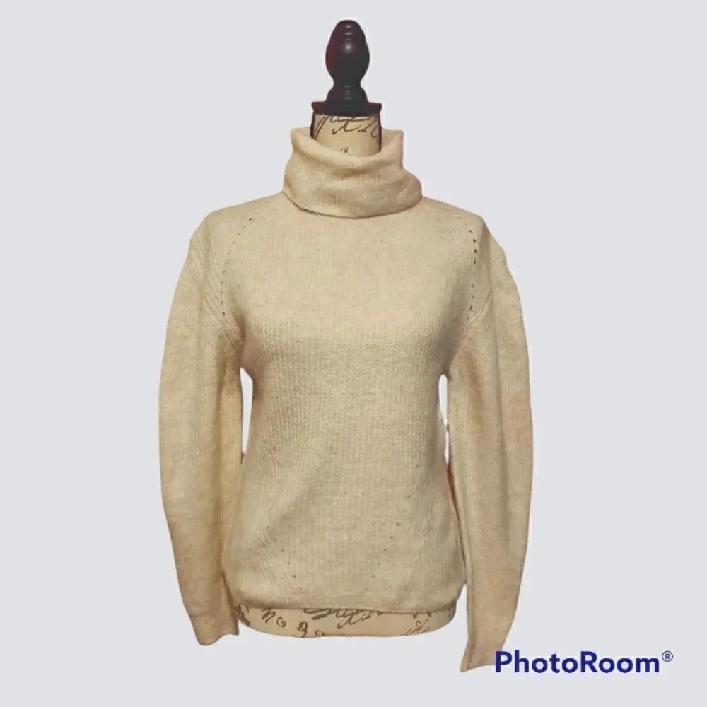 Nwt TOPSHOP Considered Ivory Turtleneck- Ladies Size 0/2